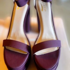 Size 10 Wine Brand New platform shoe